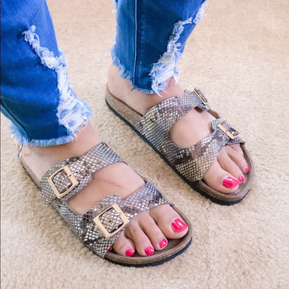 Very stylish Double Buckle bands snake slide